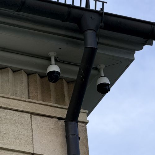 Big Brother an der Dachkante?